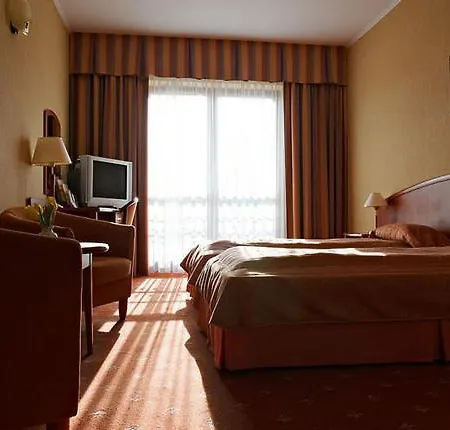 Hoff Wellness & فندق مبيت وإفطار 3*