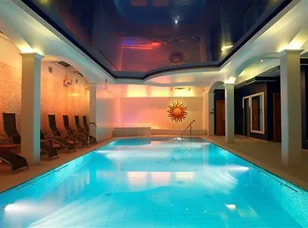 Hoff Wellness & فندق مبيت وإفطار تشوستش